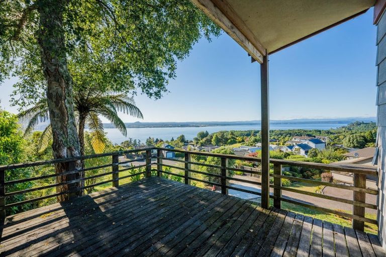 Photo of property in 102 Wakeman Road, Acacia Bay, Taupo, 3330