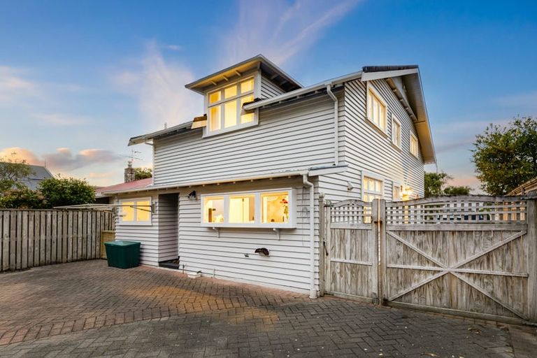 Photo of property in 103 Muritai Road, Eastbourne, Lower Hutt, 5013