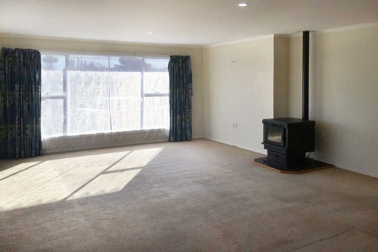 Photo of property in 6 Craig Place, Redwood, Christchurch, 8051