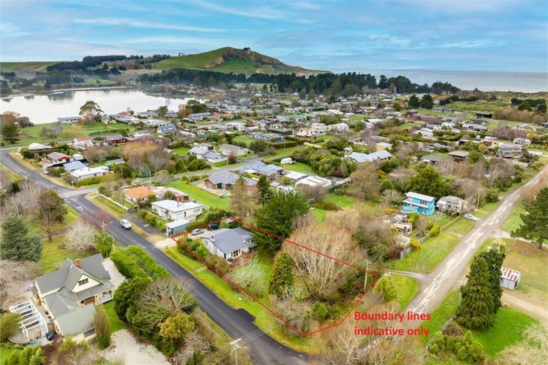 Photo of property in 16 Jones Street, Waikouaiti, 9510
