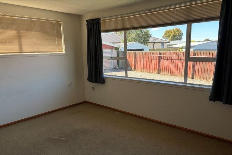 Photo of property in 12 Coates Place, Rangiora, 7400