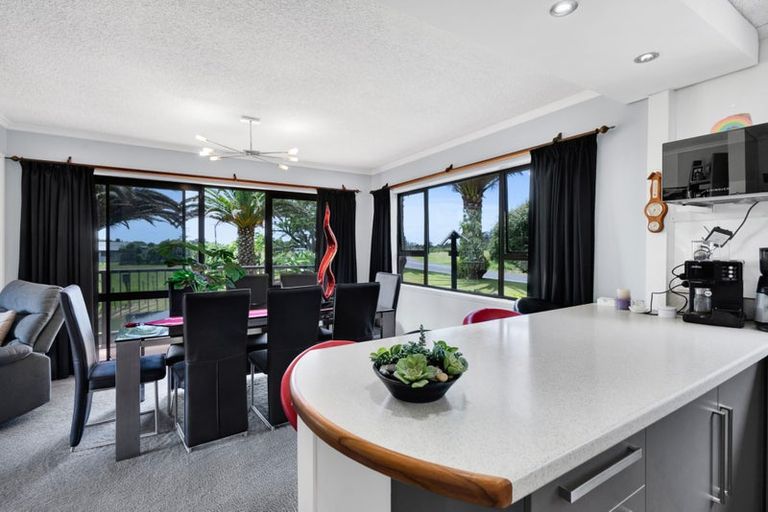 Photo of property in 2 Waireka Road, Omata, New Plymouth, 4374