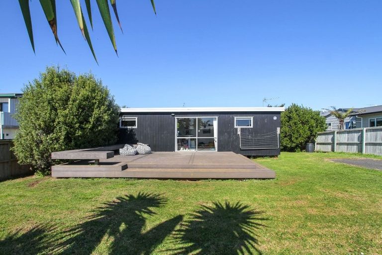 Photo of property in 27 Crispe Road, Clarks Beach, 2122