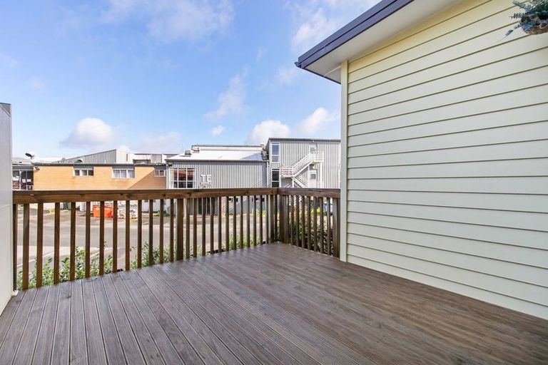 Photo of property in 39/11 Ray Small Drive, Papakura, 2110