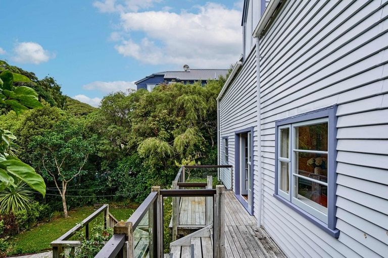Photo of property in 88 Airlie Road, Plimmerton, Porirua, 5026