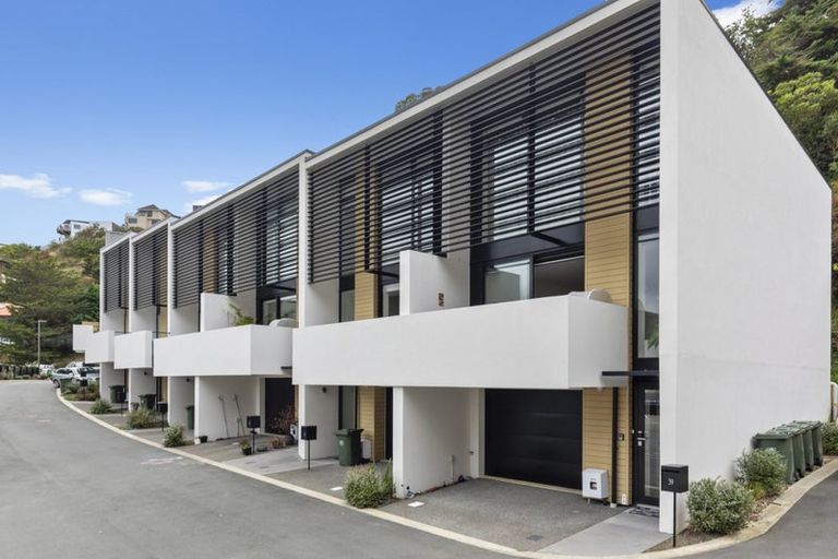 Photo of property in 39 Erica Pabst Way, Island Bay, Wellington, 6023