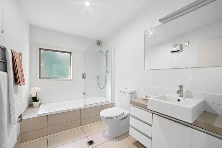 Photo of property in 18 Saddleback Grove, Karori, Wellington, 6012