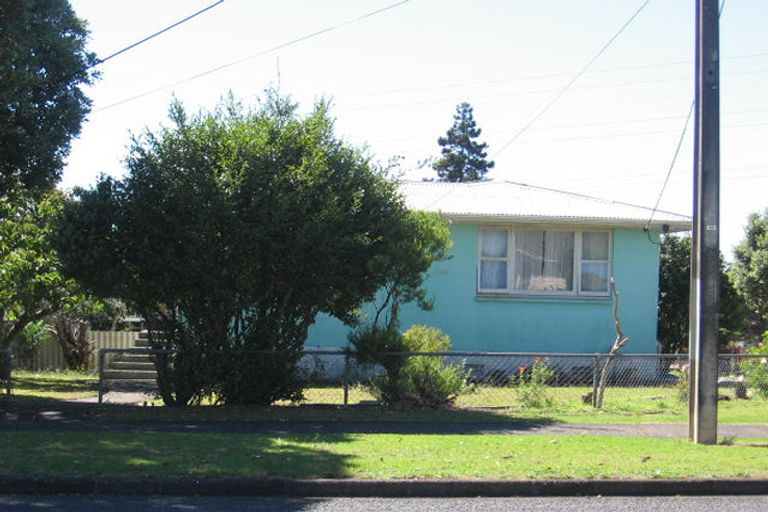 Photo of property in 2 Martin Place, Kelston, Auckland, 0602