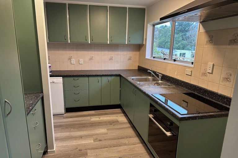 Photo of property in 33 Woolwich Close, Whitby, Porirua, 5024