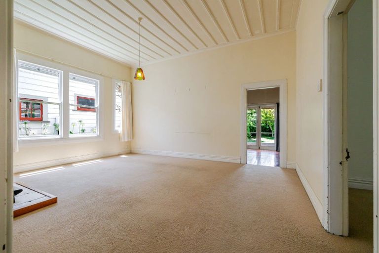 Photo of property in 5 Hereford Street, West End, Palmerston North, 4410