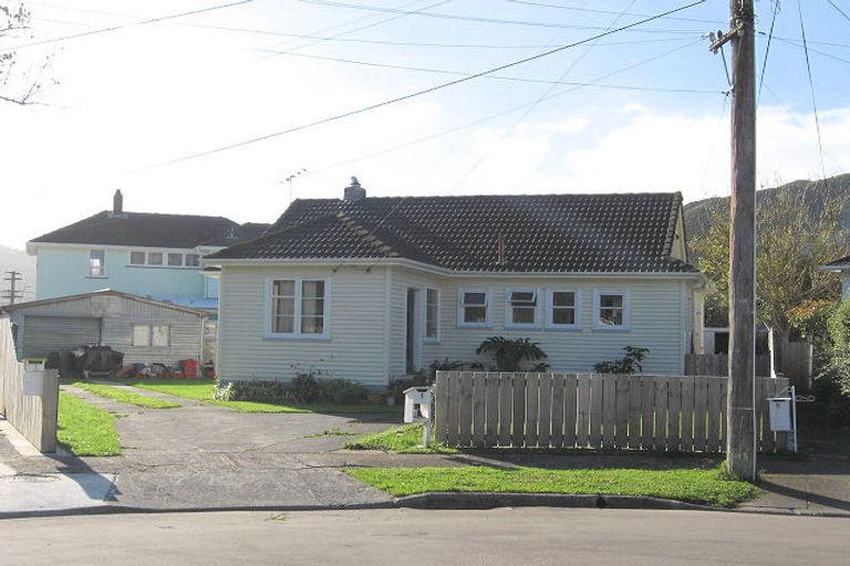 Photo of property in 4 Sinclair Grove, Naenae, Lower Hutt, 5011