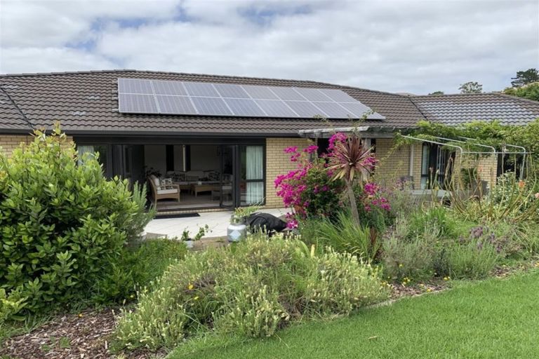 Photo of property in 26 Gavinike Place, Waimauku, 0812