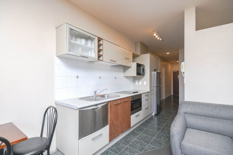 Photo of property in Atrium Towers, 8j/154 The Terrace, Wellington Central, Wellington, 6011