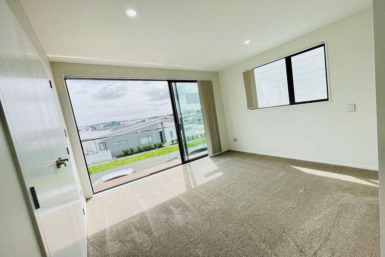 Photo of property in 28 Parahau Road, Papakura, 2110