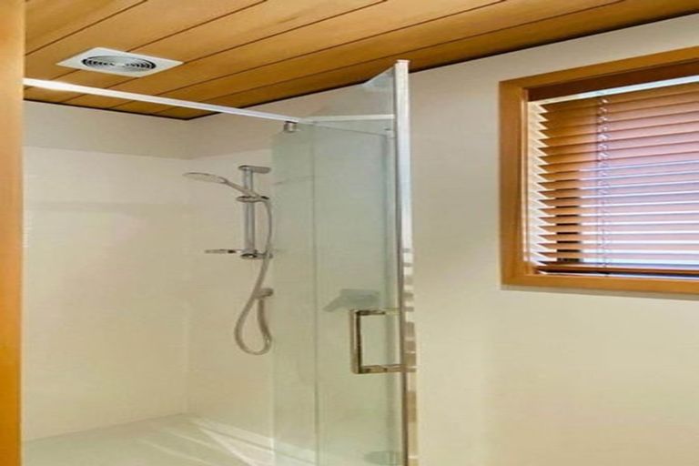 Photo of property in 2/6 Cresta Avenue, Beach Haven, Auckland, 0626