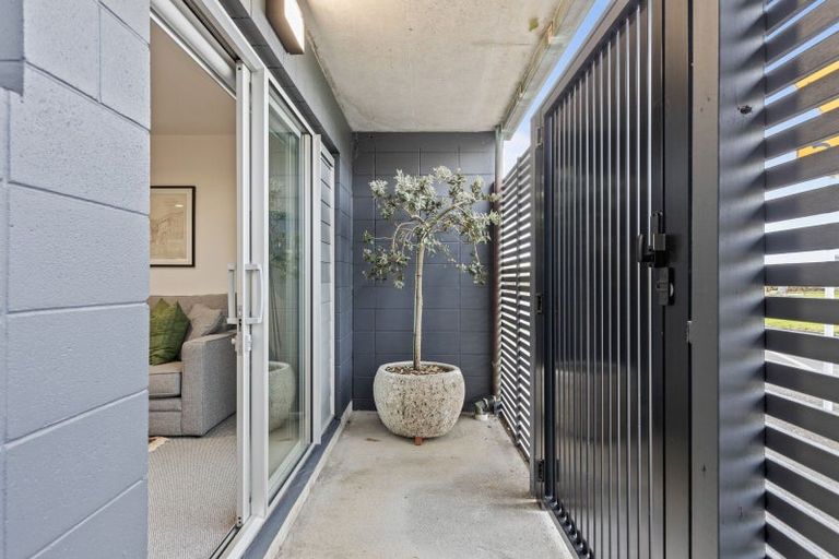 Photo of property in Weekeston Apartments, 2 Nobs Line, Strandon, New Plymouth, 4312