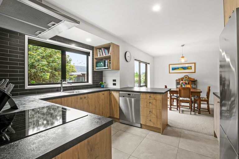 Photo of property in 62 Heta Road, Highlands Park, New Plymouth, 4312