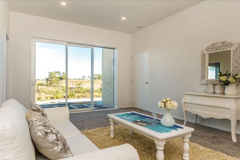 Photo of property in 14 Tauwaka Crescent, Riverhead, 0820