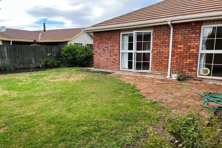 Photo of property in 18 Geraldo Place, Russley, Christchurch, 8042