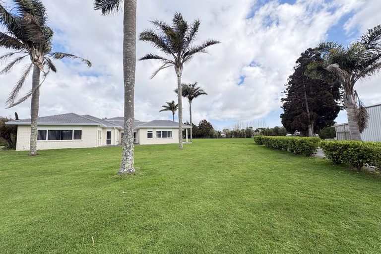 Photo of property in 154 Boord Crescent, Kumeu, 0891