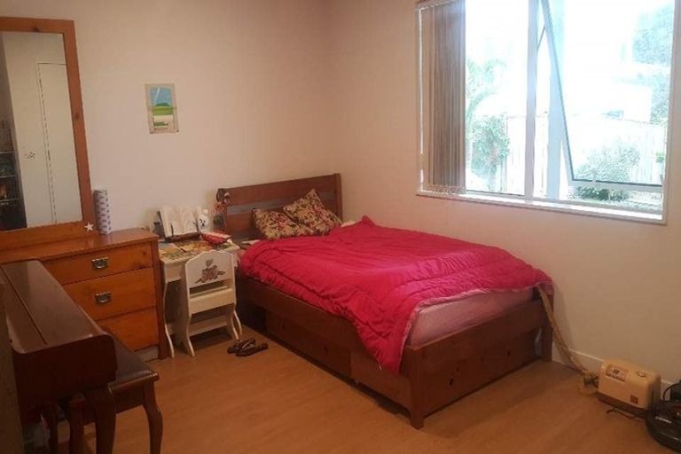 Photo of property in 24 Para Close, Fairview Heights, Auckland, 0632