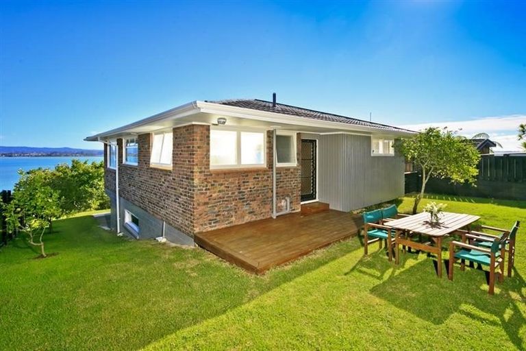 Photo of property in 13 Brigantine Drive, Beach Haven, Auckland, 0626