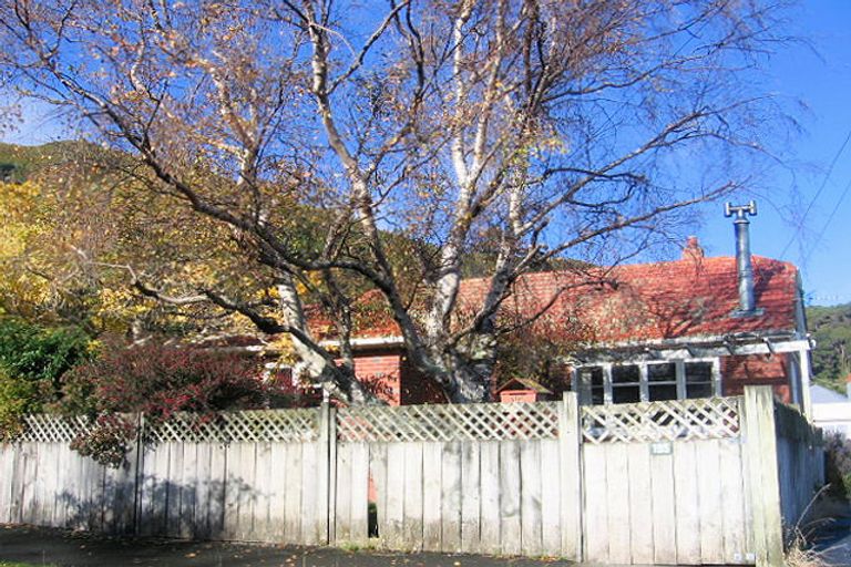 Photo of property in 195a Whites Line East, Waiwhetu, Lower Hutt, 5010