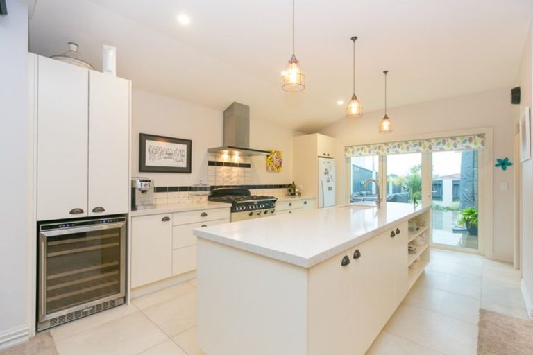 Photo of property in 18 Record Street, Fitzroy, New Plymouth, 4312