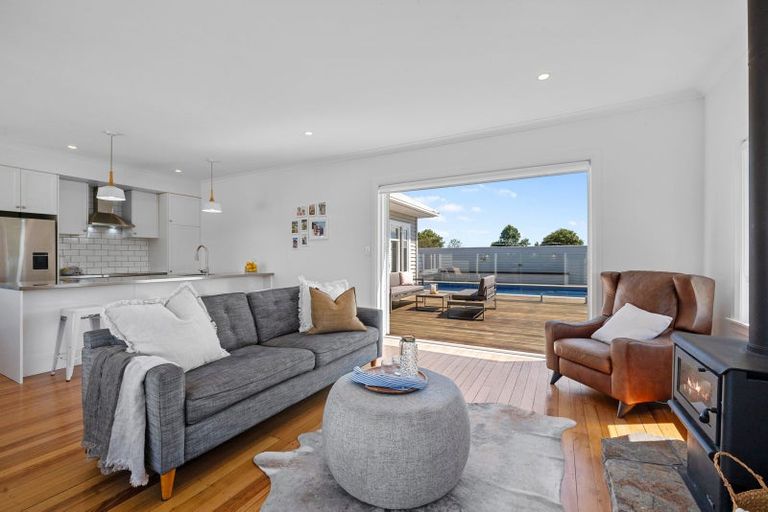 Photo of property in 13 Trotting Course Drive, Kumeu, 0891