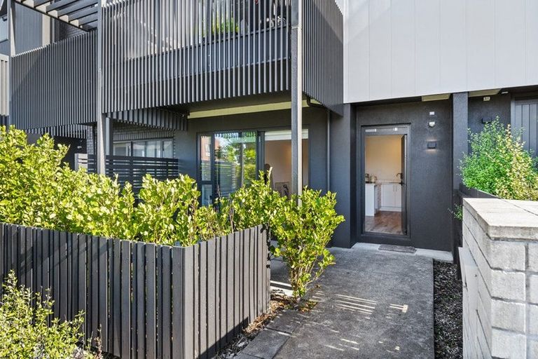 Photo of property in 2/71 Hobsonville Road, Hobsonville, Auckland, 0616