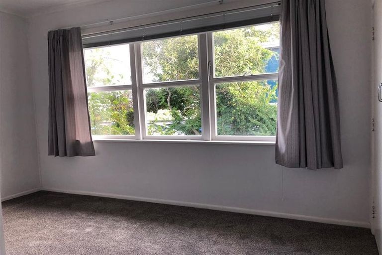 Photo of property in 44 Seymour Road, Sunnyvale, Auckland, 0612