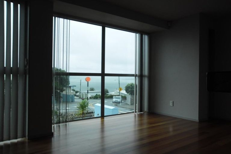 Photo of property in 1a The Crescent, Roseneath, Wellington, 6011