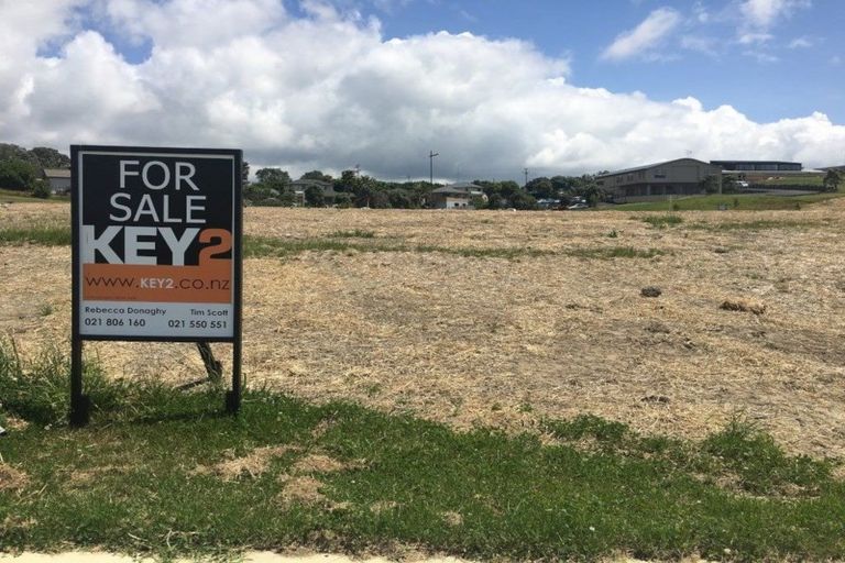 Photo of property in 86 Taikura Avenue, Red Beach, 0932