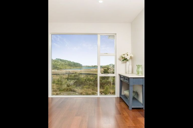 Photo of property in 14 Tauwaka Crescent, Riverhead, 0820