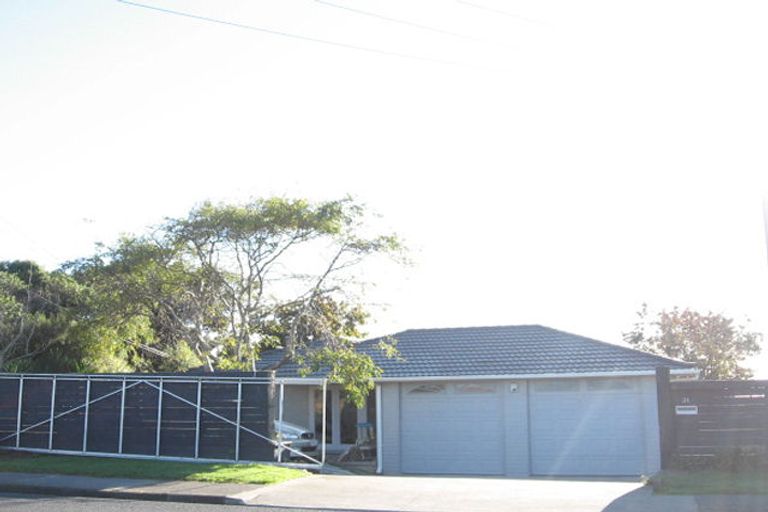 Photo of property in 21 Bleakhouse Road, Howick, Auckland, 2014