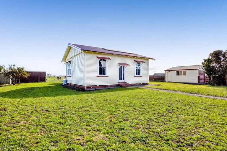 Photo of property in 39 Auroa Road, Otakeho, Hawera, 4678