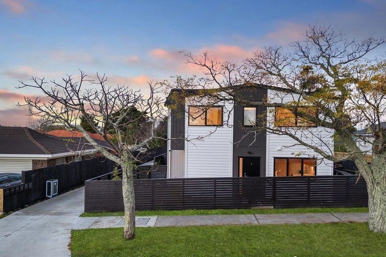 Photo of property in 37b Flanshaw Road, Te Atatu South, Auckland, 0610