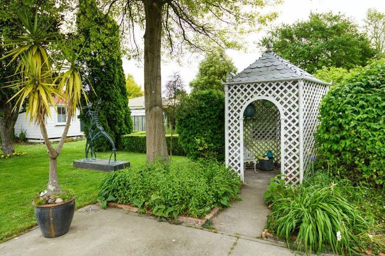 Photo of property in 124 Cook Street, West End, Palmerston North, 4410