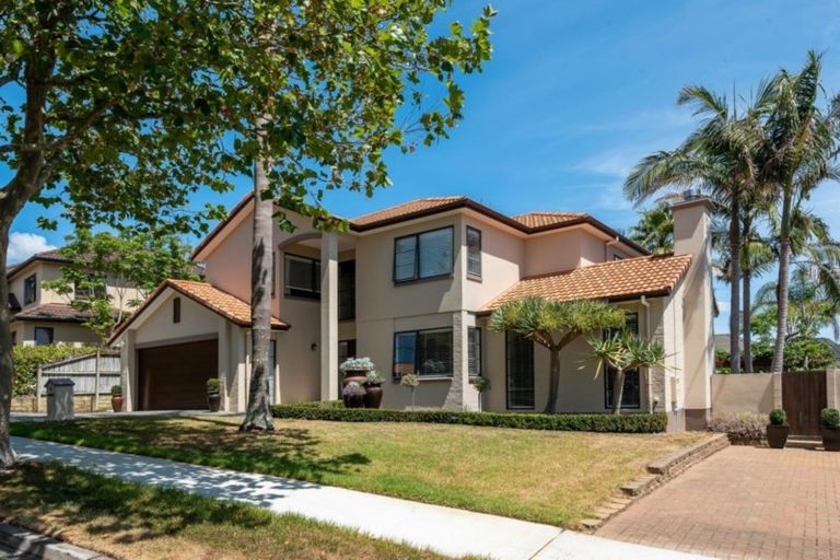 Photo of property in 5 Brooke Ridge Rise, East Tamaki Heights, Auckland, 2016