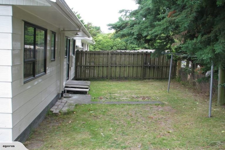 Photo of property in 2/110 Edmonton Road, Henderson, Auckland, 0612