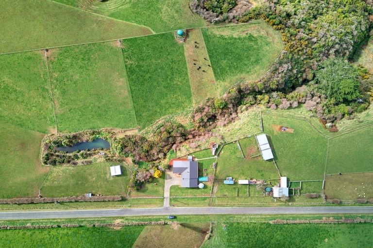 Photo of property in 131 Tiromoana Road, Maata, Eltham, 4398