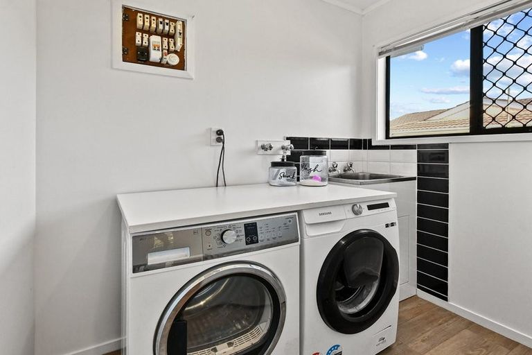 Photo of property in 23 Lane Road, Weymouth, Auckland, 2103