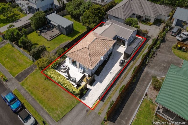 Photo of property in 25 Crispe Road, Clarks Beach, 2122