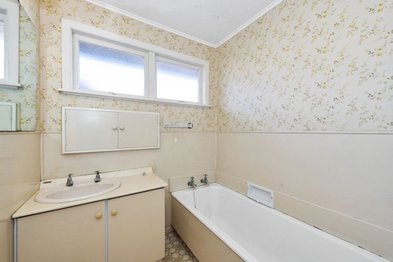 Photo of property in 42 Storey Avenue, Forest Lake, Hamilton, 3200