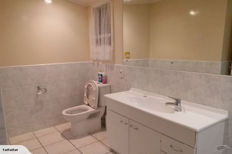 Photo of property in 10 Raleigh Road, Northcote, Auckland, 0627