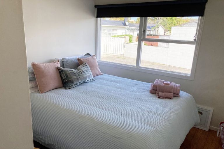 Photo of property in 2/18 Ocean View Road, Northcote, Auckland, 0627