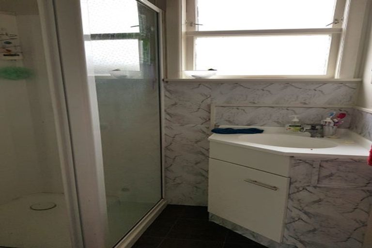 Photo of property in 18 Normandy Place, Henderson, Auckland, 0610