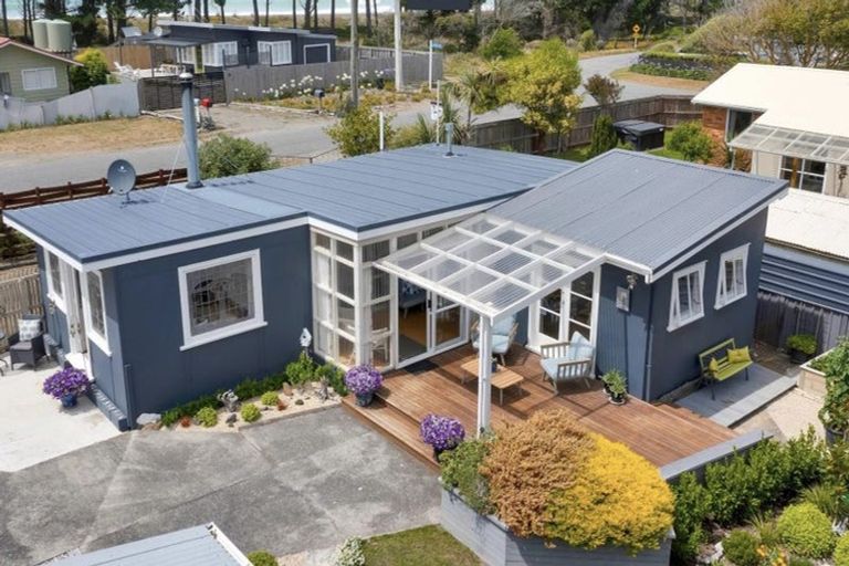 Photo of property in 32 Chamberlain Avenue, Amberley, 7481