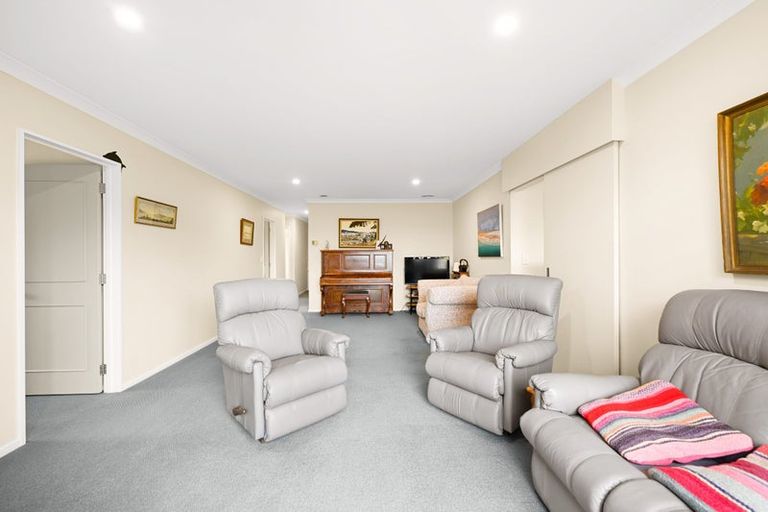 Photo of property in 74 Ayrshire Drive, Grandview Heights, Hamilton, 3200