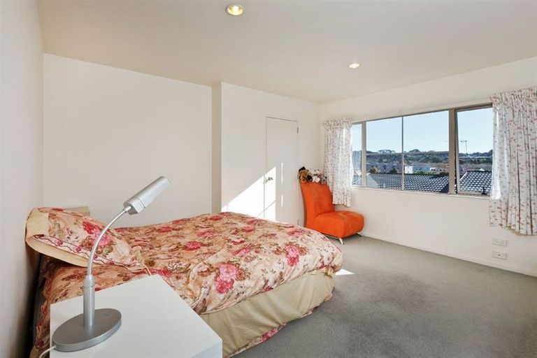 Photo of property in 1/32 Fields Parade, Oteha, Auckland, 0632